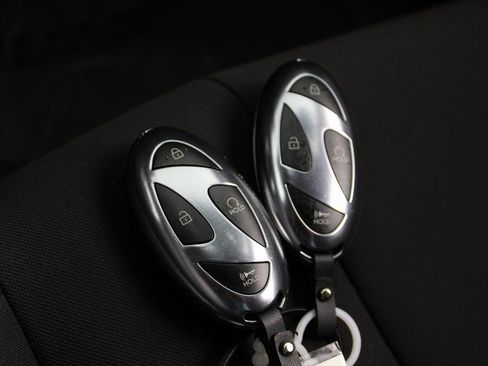 Certified 2025 Hyundai Elantra SEL image 28