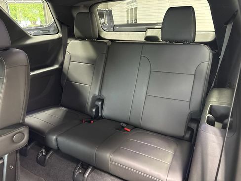 Used 2023 Chevrolet Traverse LT w/ LT Premium Package AWD/4WD image 47