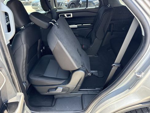 Used 2023 Ford Explorer XLT AWD/4WD image 14