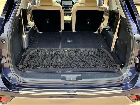 Used 2023 Toyota Highlander Platinum FWD image 32
