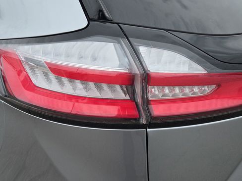 Used 2023 Ford Edge SEL image 12