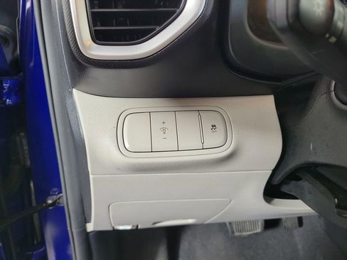 Used 2023 Hyundai Venue SEL FWD image 13