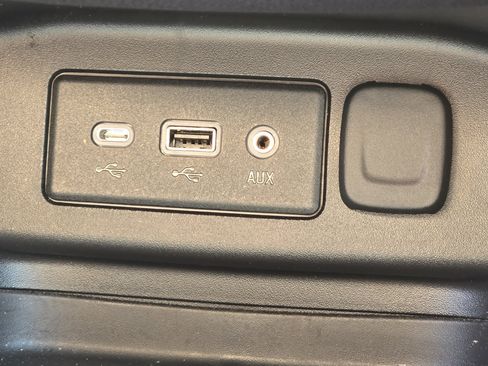 Used 2023 Chevrolet Equinox LT FWD image 7