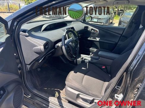 Used 2022 Toyota Prius LE FWD image 7