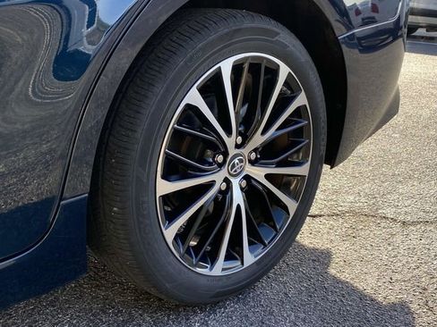 Used 2019 Toyota Camry SE image 11