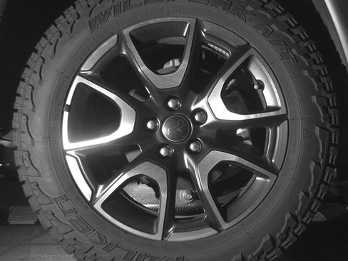 Used 2025 Jeep Compass Trailhawk AWD/4WD image 15
