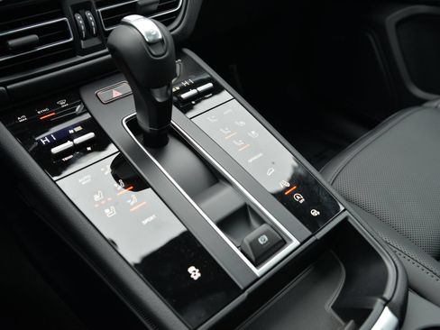 Certified 2026 Porsche Macan AWD/4WD image 28