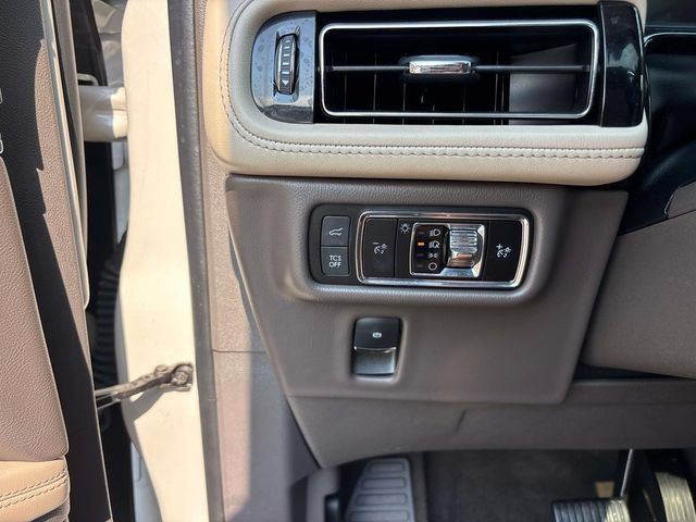 Used 2022 Lincoln Nautilus Reserve AWD/4WD image 20