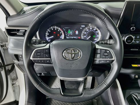 Certified 2026 Toyota Highlander XLE AWD/4WD image 12