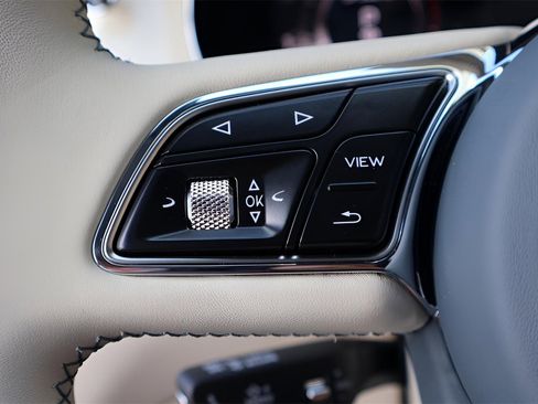 New 2025 Bentley Bentayga Azure V8 image 28