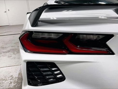 Used 2023 Chevrolet Corvette Stingray Premium Cpe w/ Z51 Performance Package RWD image 35
