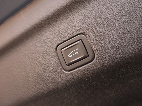 Used 2021 Chevrolet Tahoe Z71 image 27