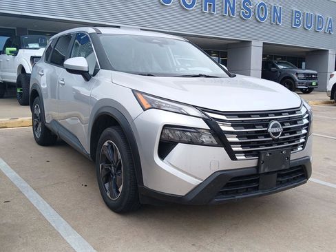 Used 2025 Nissan Rogue SV image 6