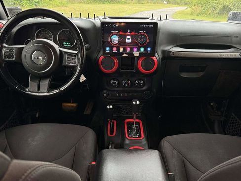 Used 2017 Jeep Wrangler Unlimited Sport w/ Connectivity Group AWD/4WD image 3
