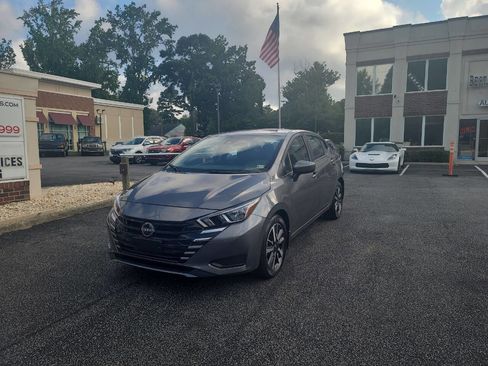 Used 2024 Nissan Versa SV w/ Trunk Package image 3