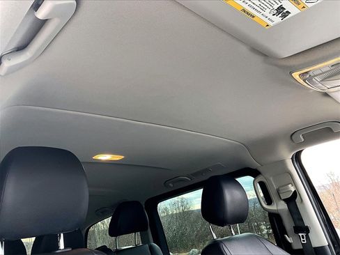 Used 2018 Mercedes-Benz Metris Passenger image 20