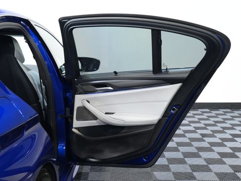 Used 2019 BMW M5 w/ Executive Package image 27