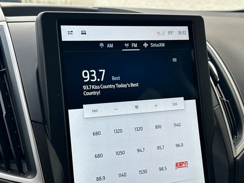 Certified 2021 Ford Edge SE FWD image 19