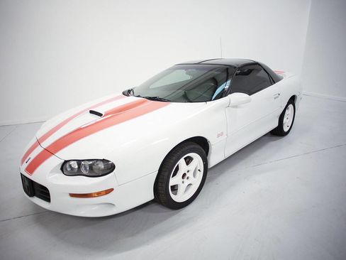 Used 2000 Chevrolet Camaro Z28 w/ SS Performance/Appearance Pkg image 14