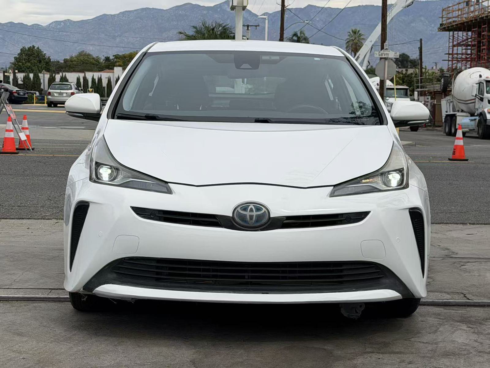 Used 2019 Toyota Prius LE w/ Carpet Mat Package FWD image 3