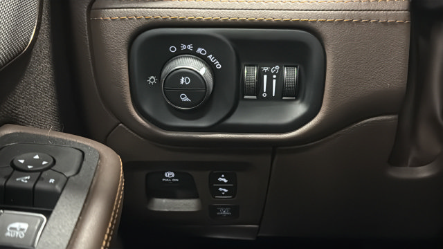 Used 2025 RAM 1500 Limited AWD/4WD image 31