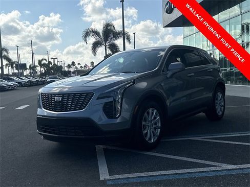 Used 2023 Cadillac XT4 Luxury image 2