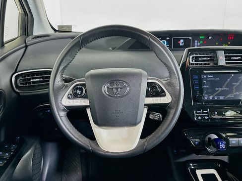 Used 2017 Toyota Prius Four FWD image 18