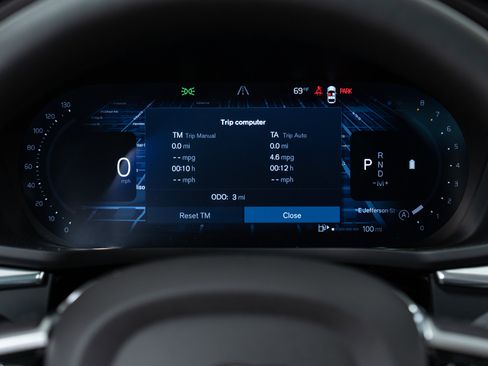 New 2026 Volvo XC60 B5 Plus w/ Climate Package image 18