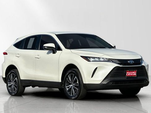 Used 2022 Toyota Venza LE image 8