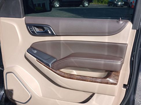 Used 2019 Chevrolet Suburban LT RWD image 23