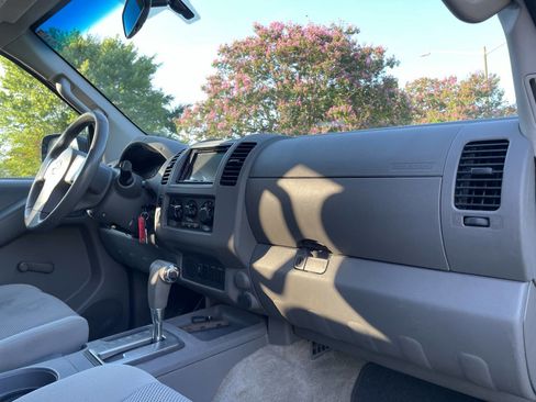 Used 2012 Nissan Frontier S image 25