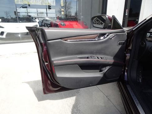 Used 2018 Maserati Quattroporte S GranLusso image 11