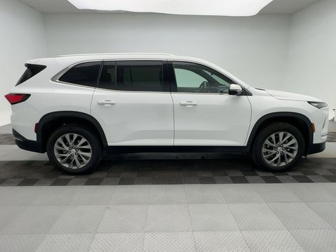 Certified 2025 Buick Enclave Preferred image 8