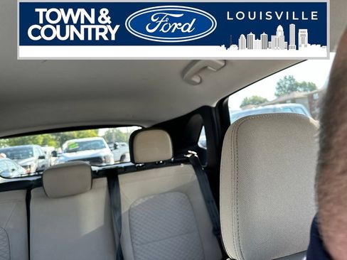 Used 2022 Ford Escape SE w/ Cold Weather Package FWD image 12