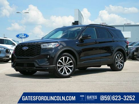 Used 2025 Ford Explorer ST-Line RWD image 1