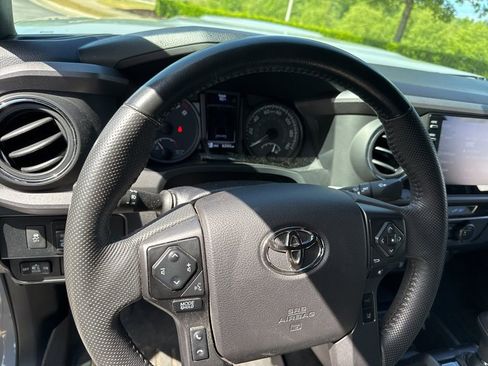 Used 2021 Toyota Tacoma TRD Sport w/ Technology Package AWD/4WD image 9