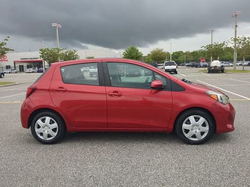 Used 2017 Toyota Yaris L image 3