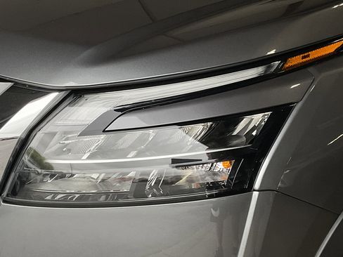 Used 2025 Nissan Pathfinder SV AWD/4WD image 9
