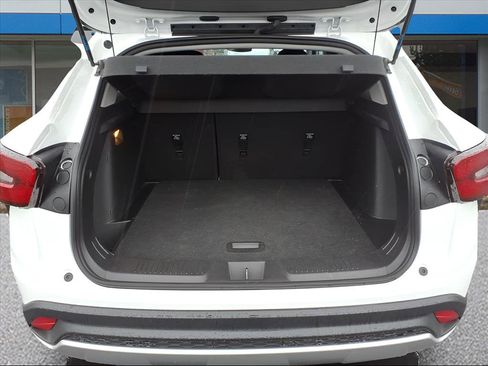 Certified 2024 Chevrolet Trax LT w/ Driver Confidence Package image 5