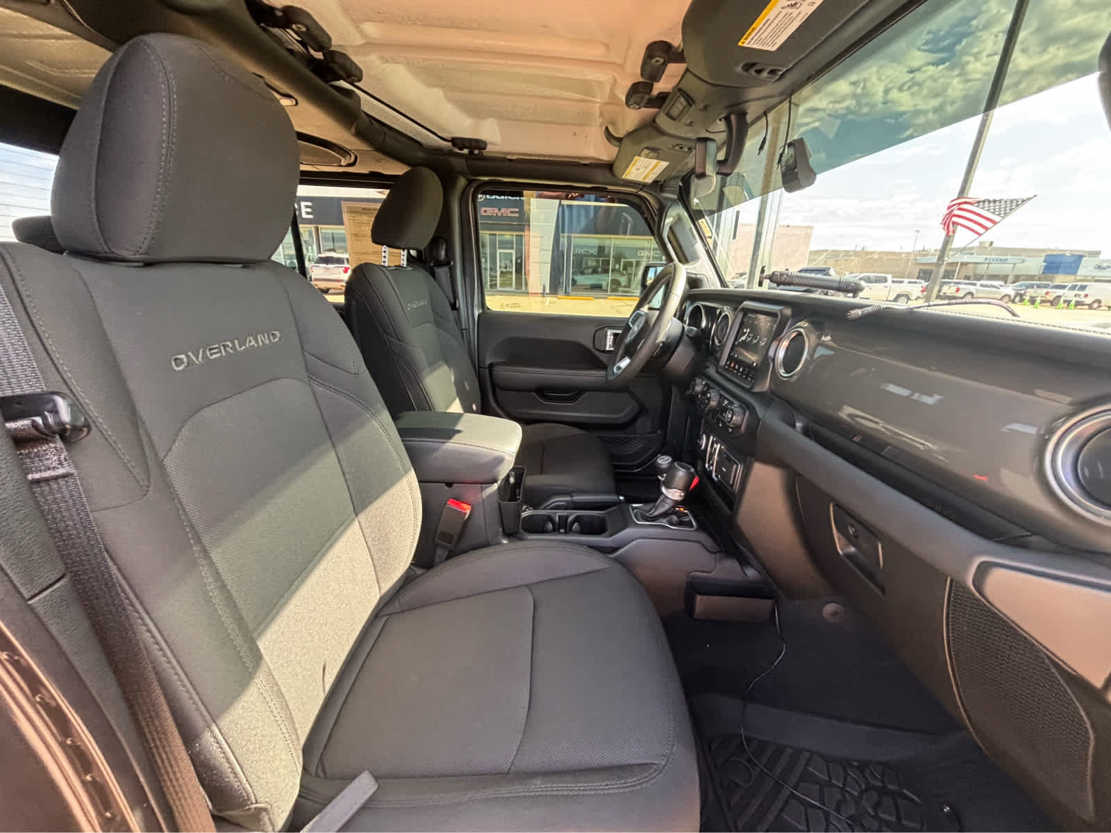 Used 2023 Jeep Gladiator Overland AWD/4WD image 12
