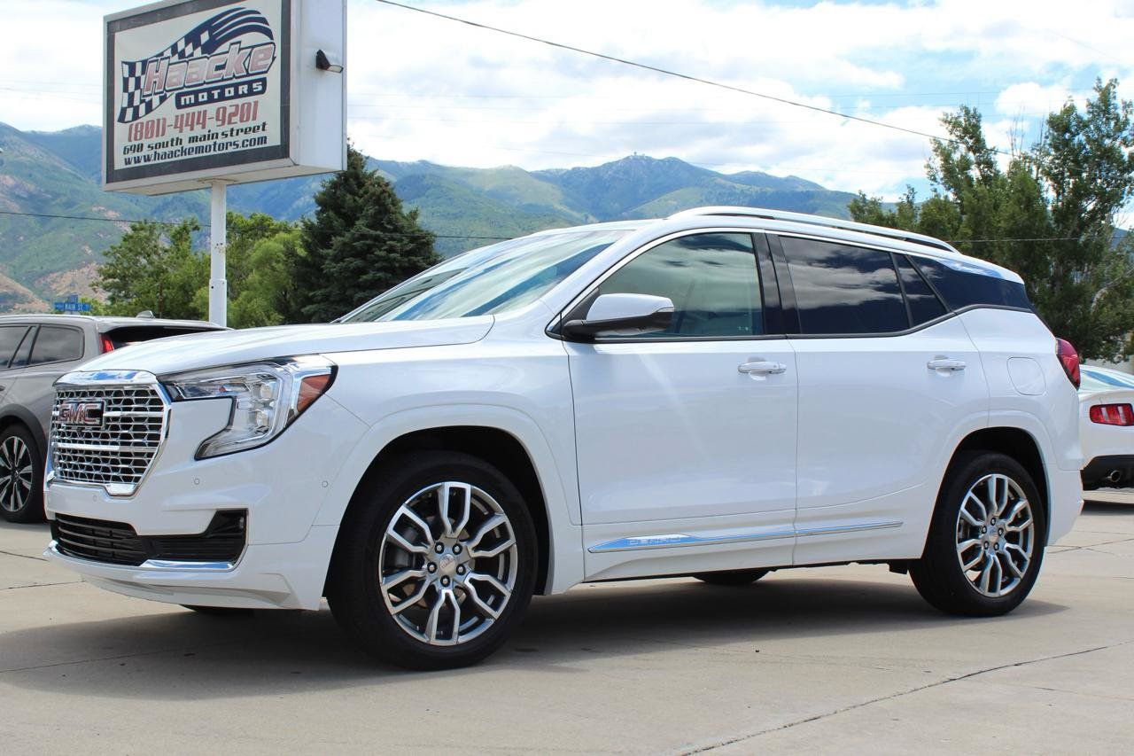 Used 2024 GMC Terrain Denali w/ Denali Premium Package AWD/4WD image 74