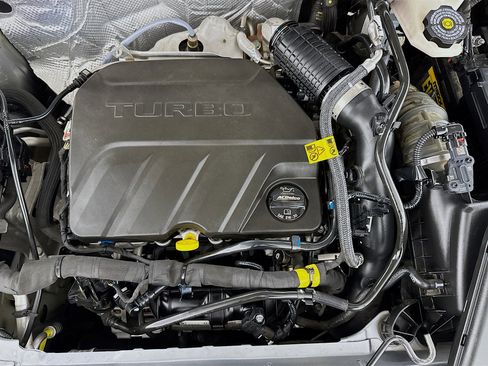 Used 2024 Chevrolet Trax RS w/ Sunroof Package FWD image 37