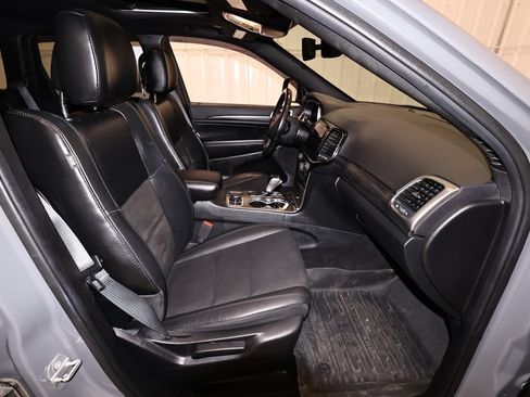 Used 2020 Jeep Grand Cherokee Altitude AWD/4WD image 19