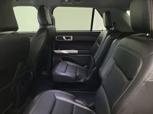 Used 2022 Ford Explorer XLT w/ Equipment Group 202A RWD image 18