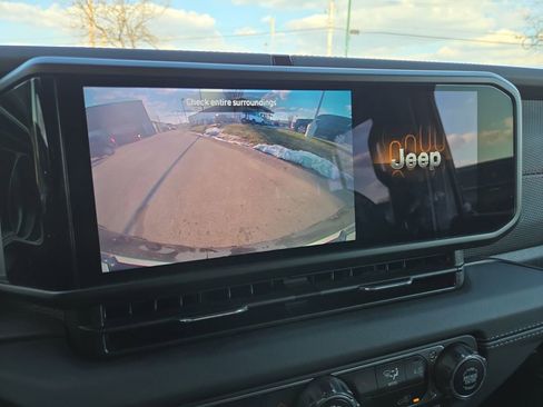 Used 2024 Jeep Wrangler Unlimited Rubicon AWD/4WD image 18