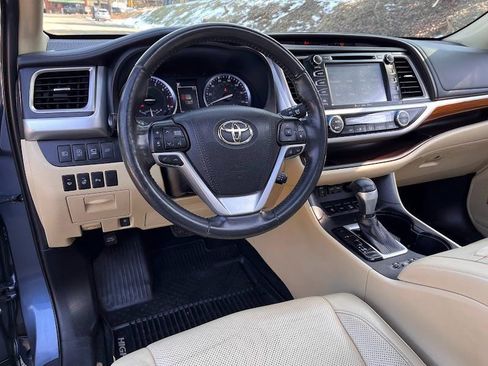 Used 2019 Toyota Highlander Limited Platinum image 10
