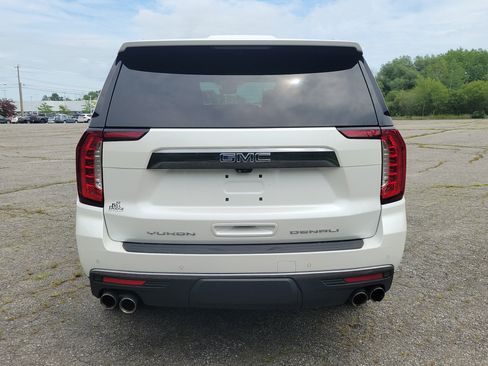 Used 2023 GMC Yukon XL Denali Ultimate AWD/4WD image 6
