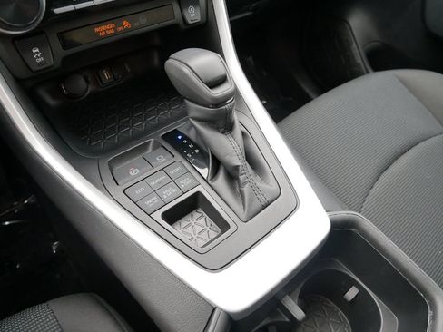 Used 2022 Toyota RAV4 LE AWD/4WD image 25