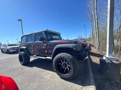 Used 2017 Jeep Wrangler Unlimited Sport image 3