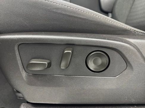 Used 2024 Chevrolet Silverado 1500 LT AWD/4WD image 8